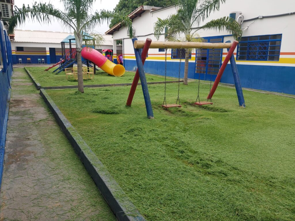 Prefeitura realiza limpeza de escolas municipais, volta às aulas é dia 03 de fevereiro