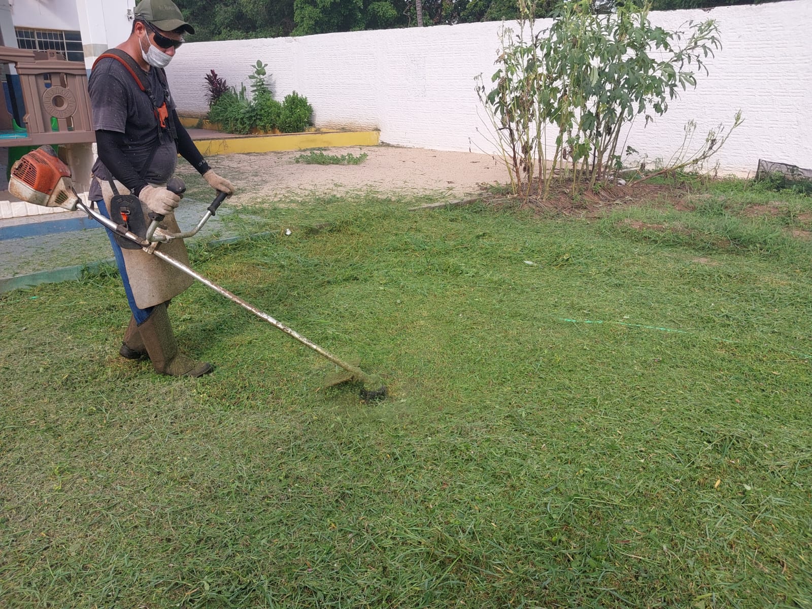 Prefeitura realiza limpeza de escolas municipais, volta às aulas é dia 03 de fevereiro