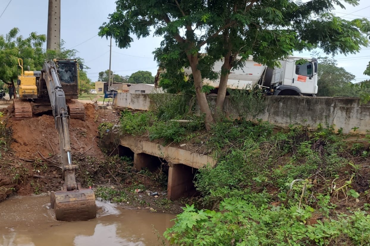 Prefeitura de Cáceres intensifica limpeza de canais para prevenir alagamentos