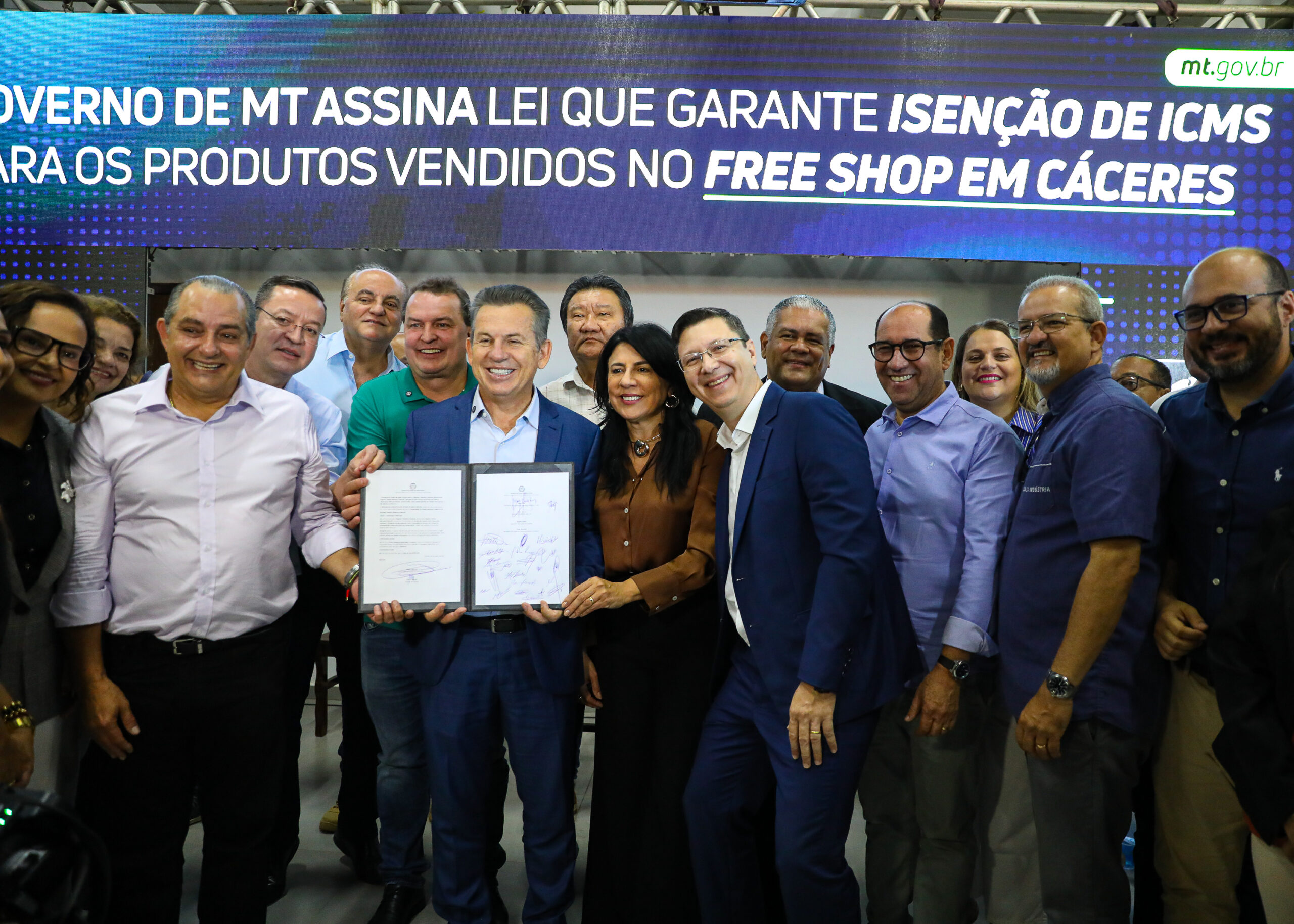 Mauro Mendes também destacou volume de obras do estado no município