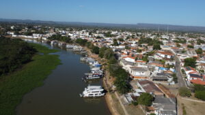 A Prefeitura Municipal de Cáceres/MT CONVOCA todos os proprietários de embarcações e estruturas instaladas na área da Orla da Baía de Cáceres